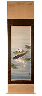 японский акварельный рисунок на свитке Карпы в пруду