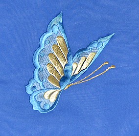 фрагмент вышивки на  женском халате-кимоно